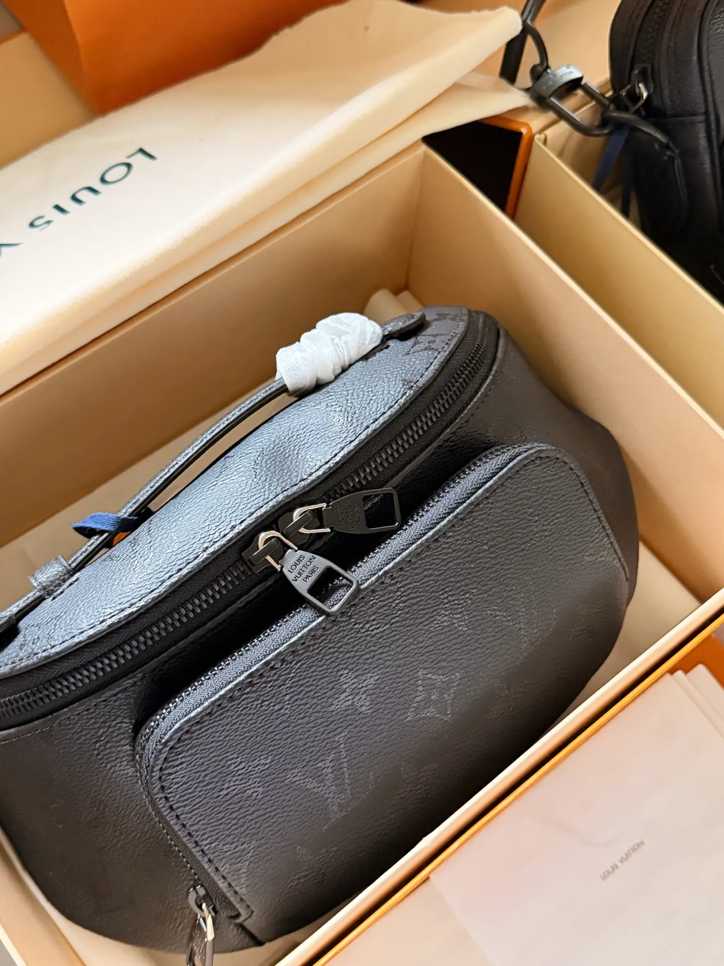 Louis Vuitton Midnight Bum Bag D37018253 — view 2