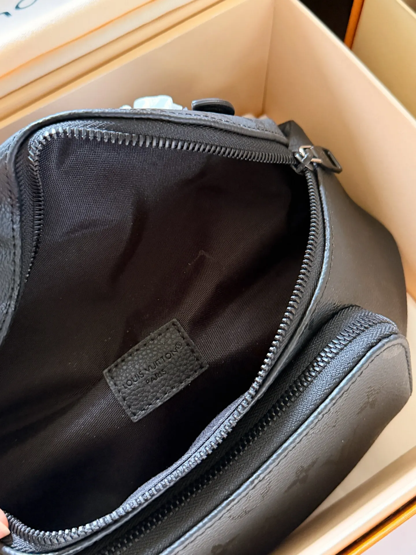Louis Vuitton Midnight Bum Bag D37018253 — view 7