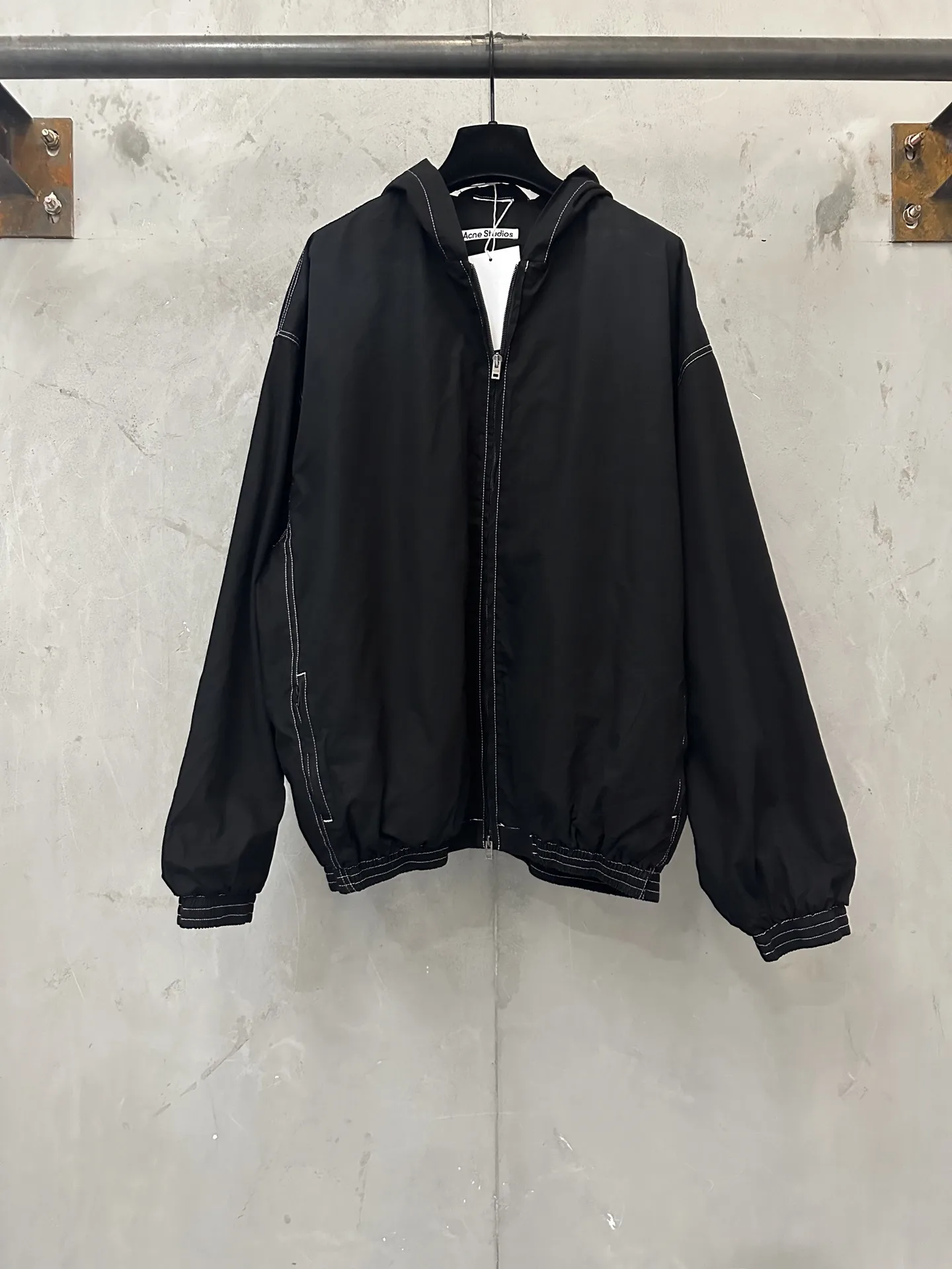 Contrast-Stitch Hooded Nylon Windbreaker D37020514
