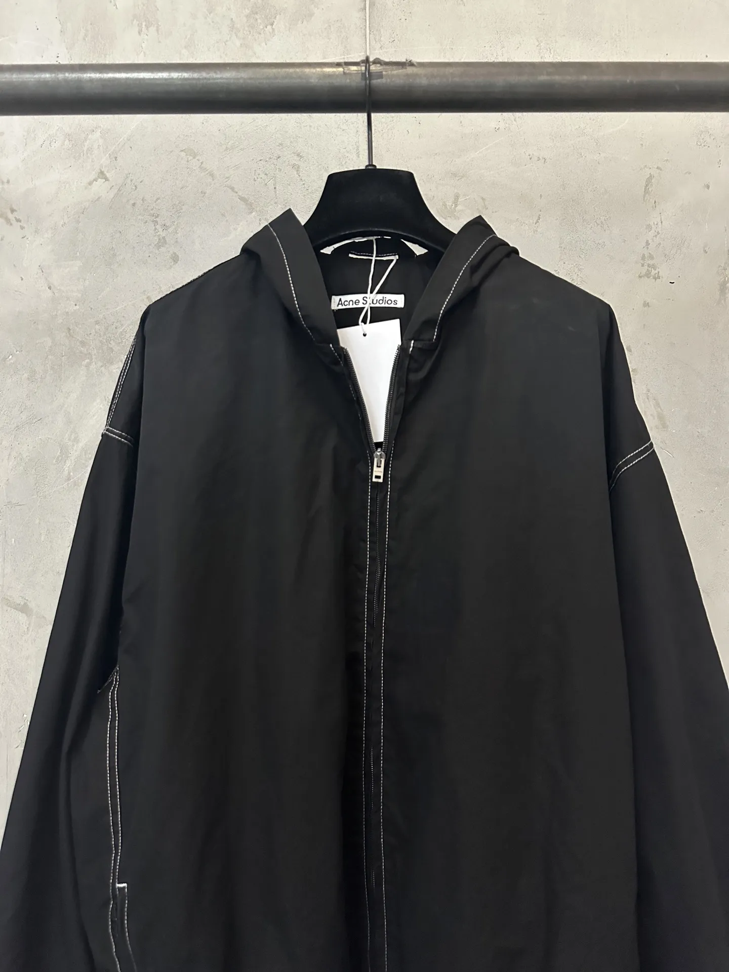 Contrast-Stitch Hooded Nylon Windbreaker D37020514 — view 3