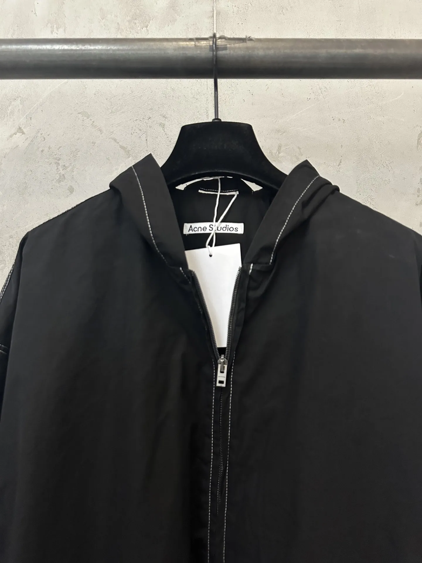 Contrast-Stitch Hooded Nylon Windbreaker D37020514 — view 5
