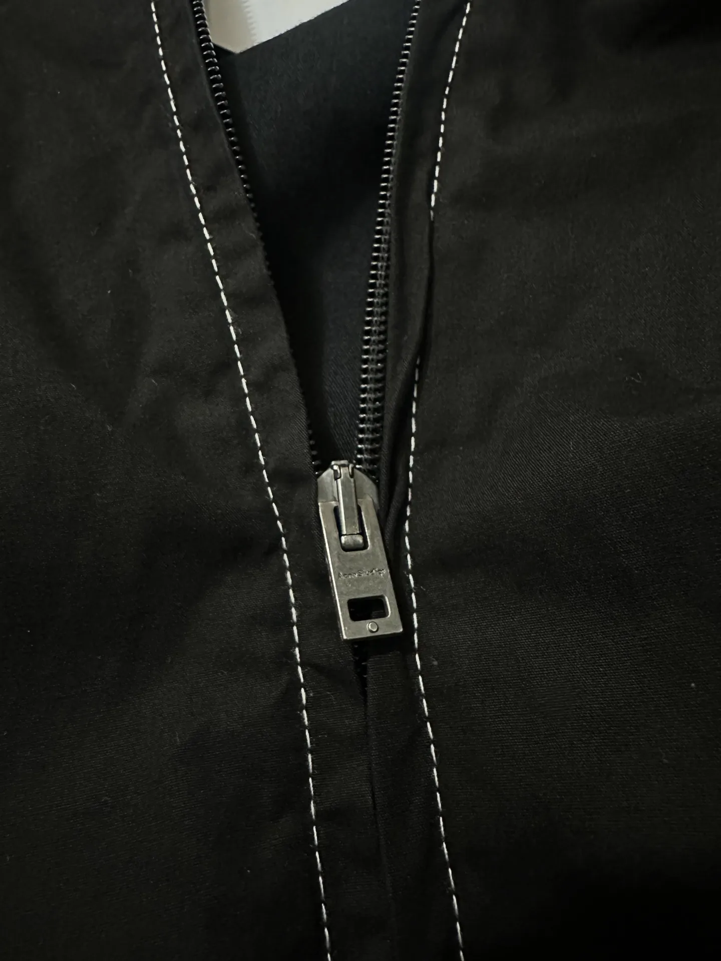 Contrast-Stitch Hooded Nylon Windbreaker D37020514 — view 6