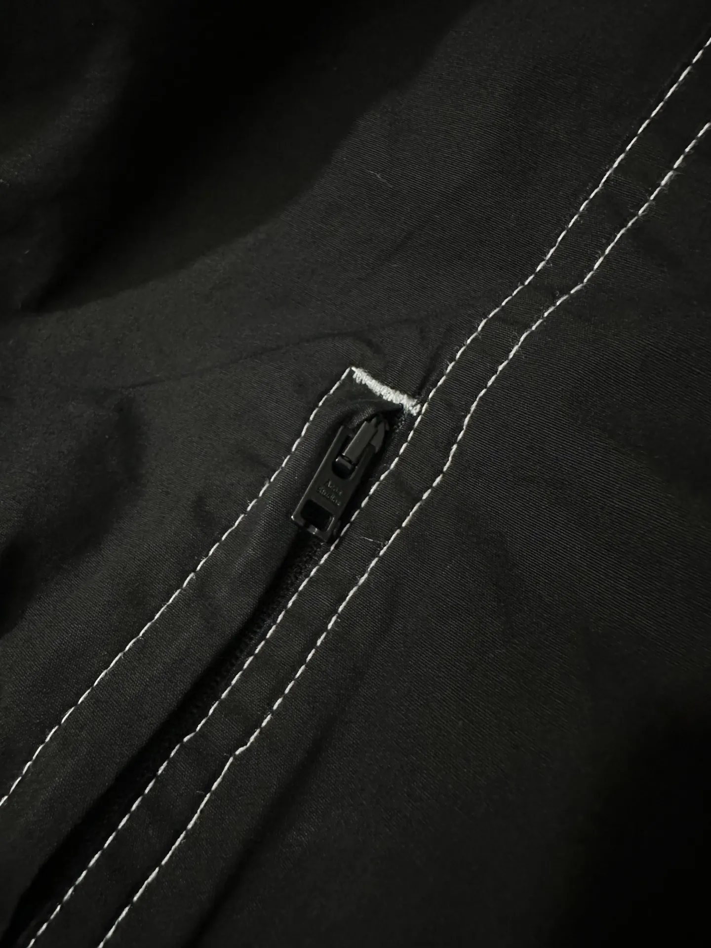 Contrast-Stitch Hooded Nylon Windbreaker D37020514 — view 12