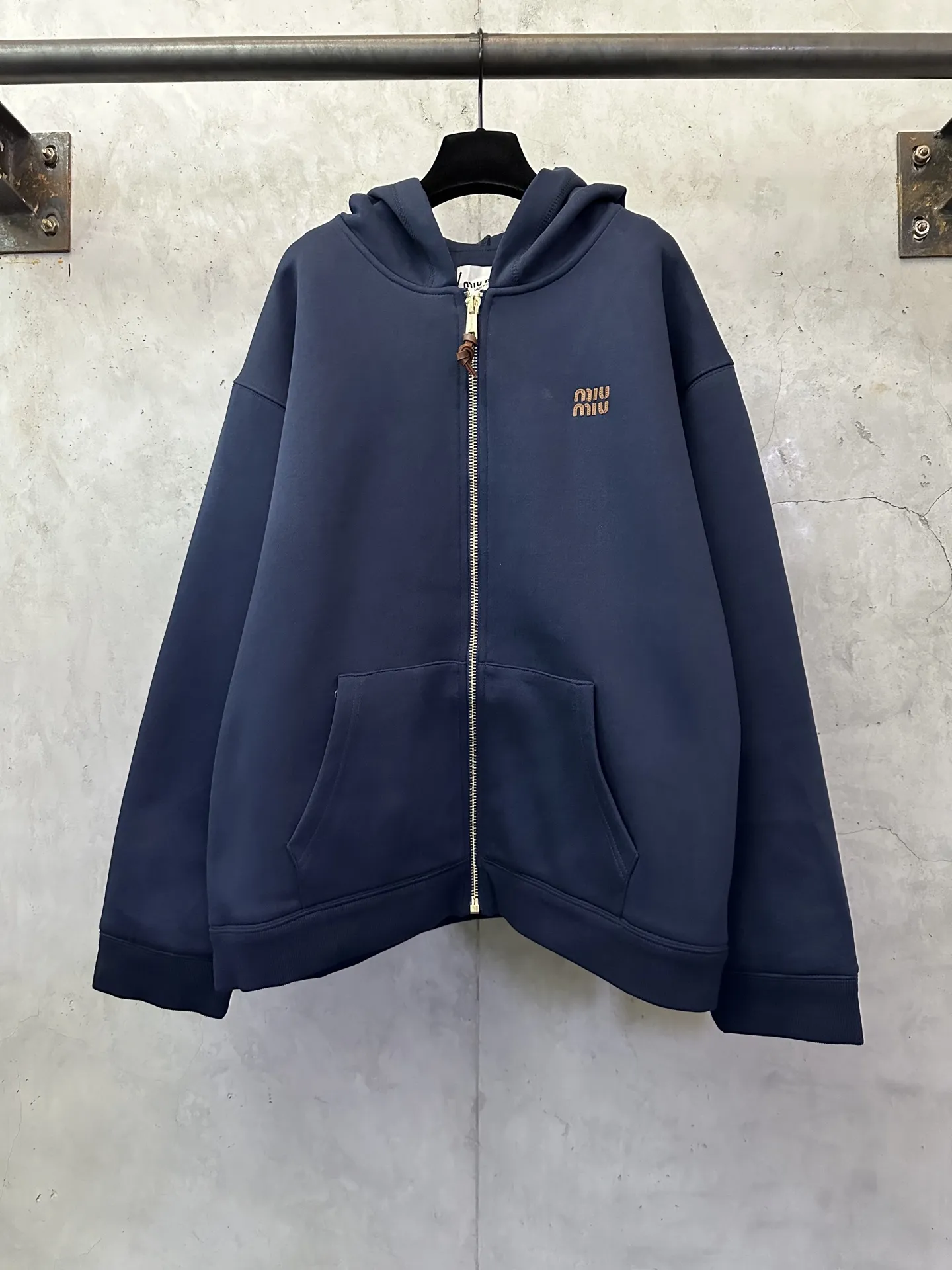 Logo-Embroidered Zip-Up Hoodie D37023109
