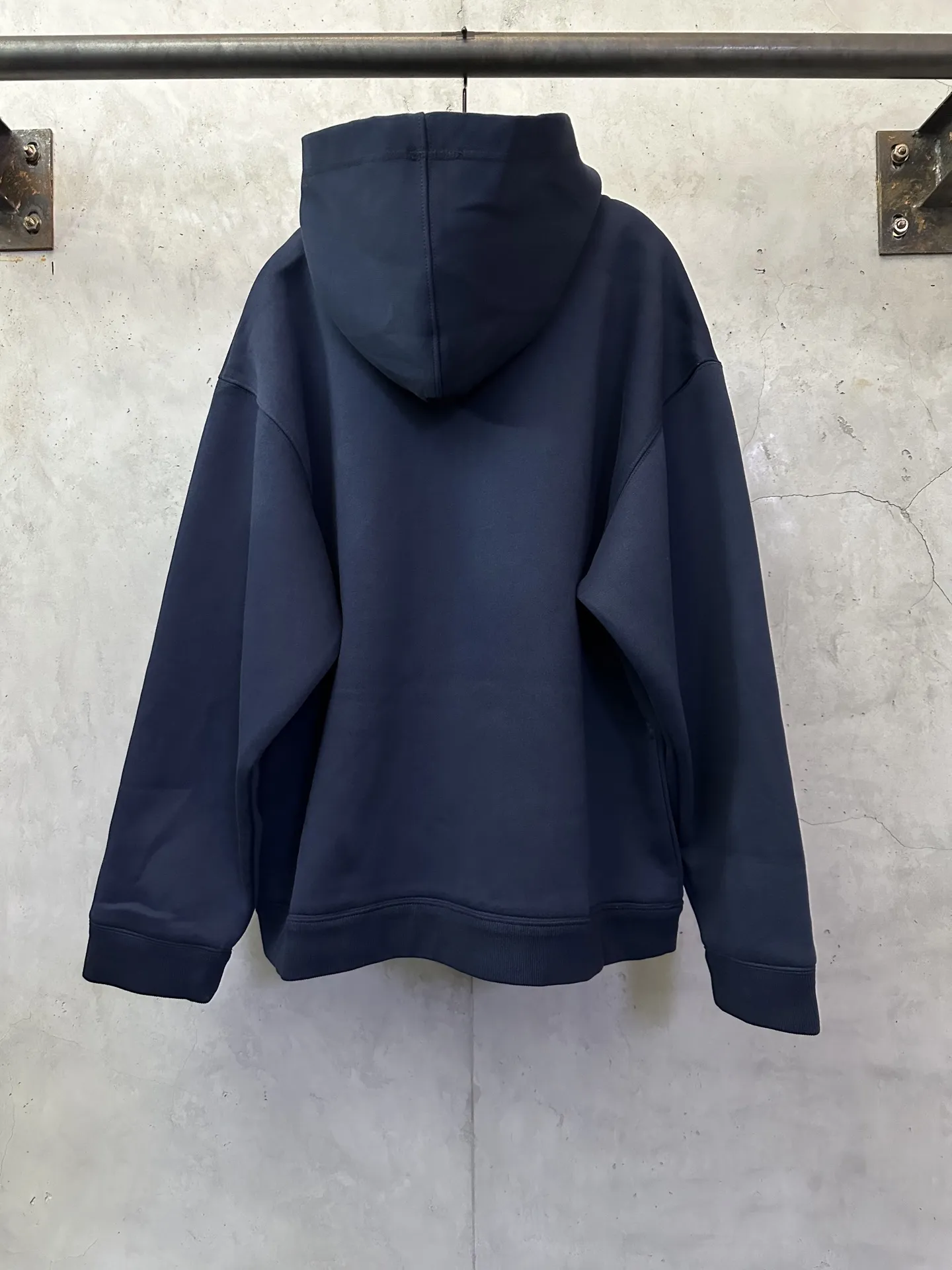 Logo-Embroidered Zip-Up Hoodie D37023109 — view 2