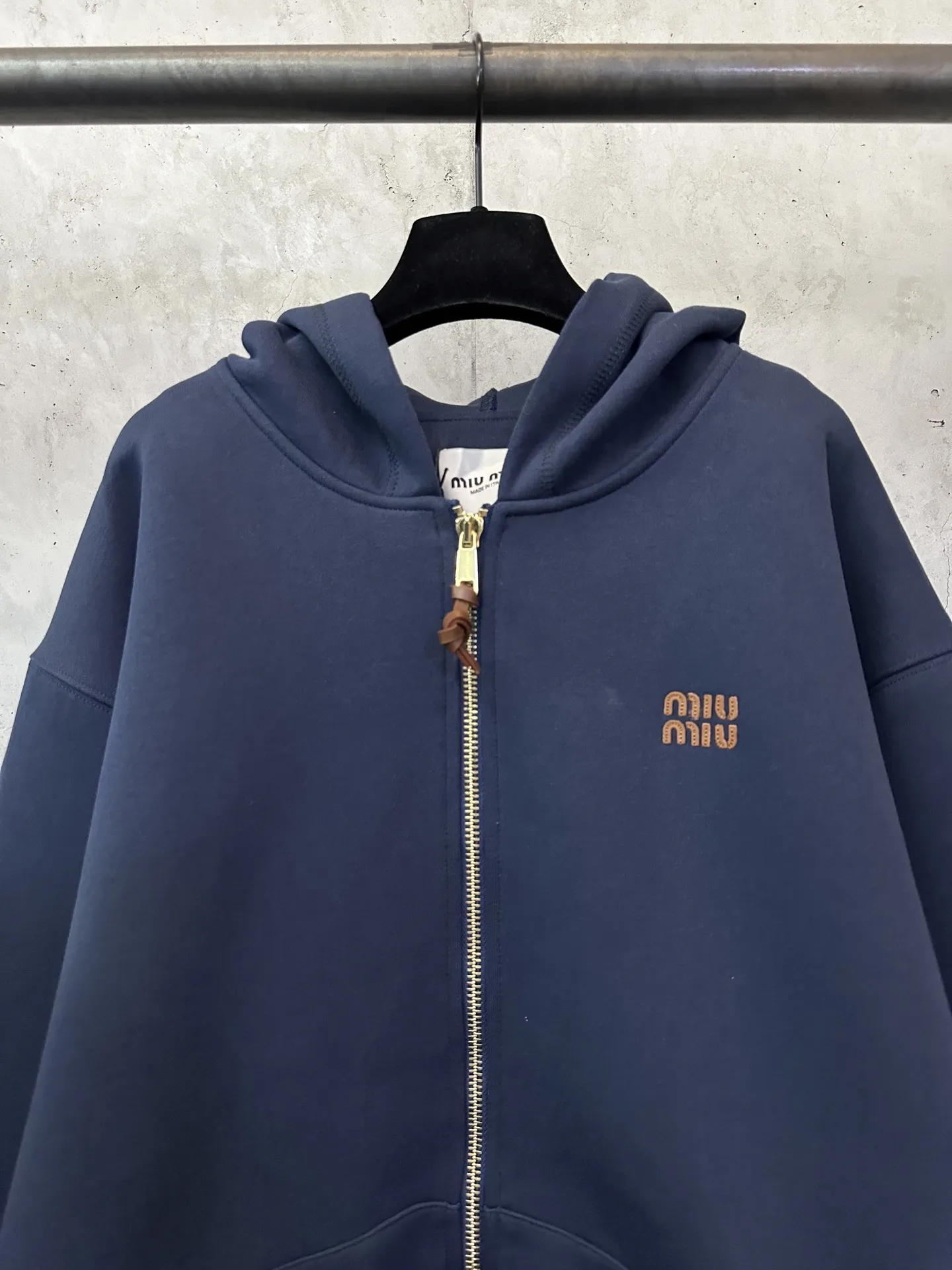 Logo-Embroidered Zip-Up Hoodie D37023109 — view 3