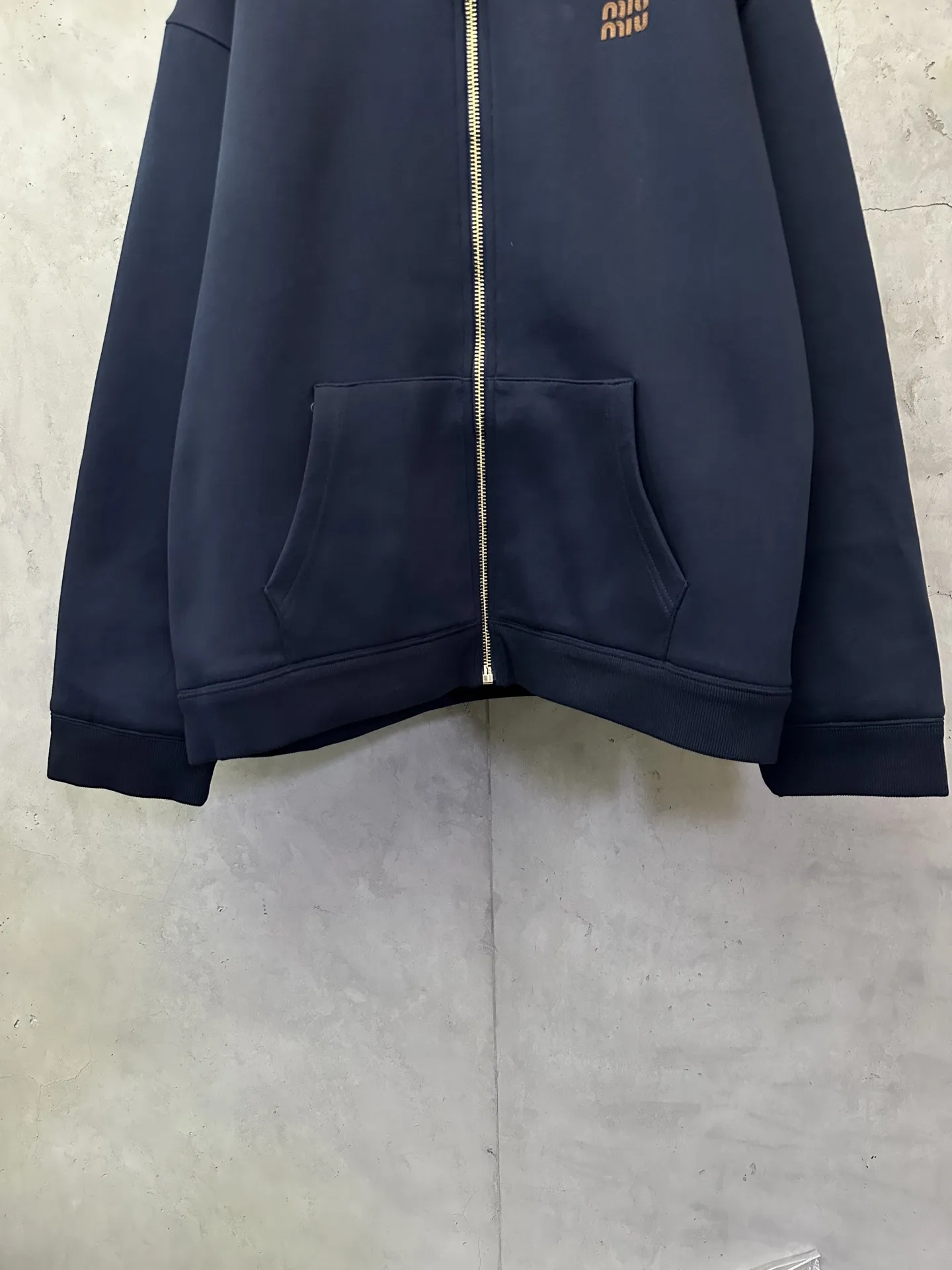 Logo-Embroidered Zip-Up Hoodie D37023109 — view 4