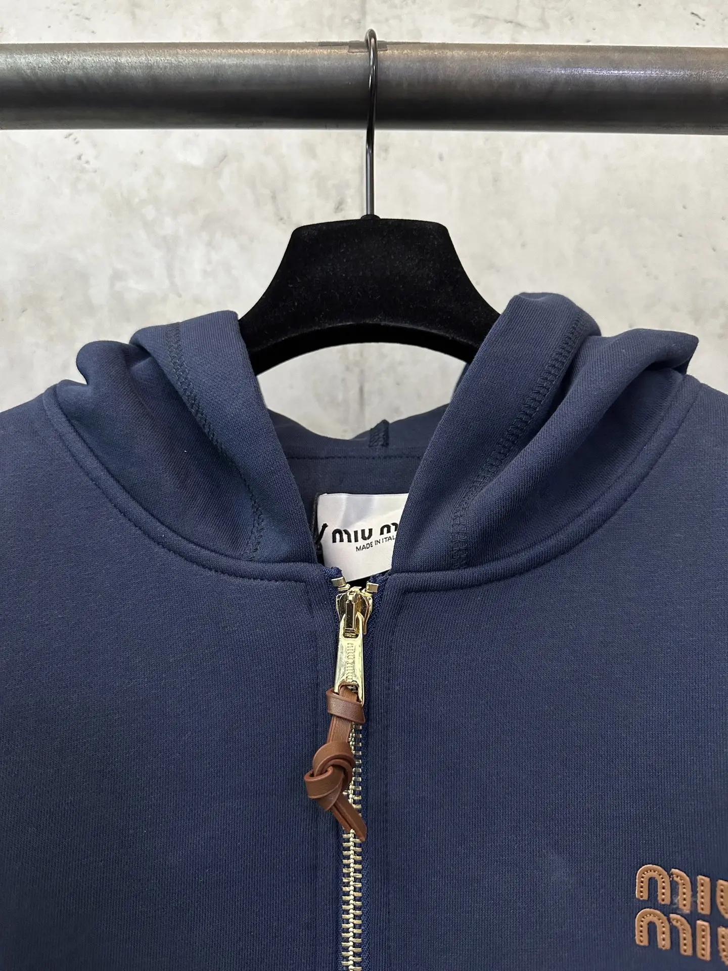 Logo-Embroidered Zip-Up Hoodie D37023109 — view 7