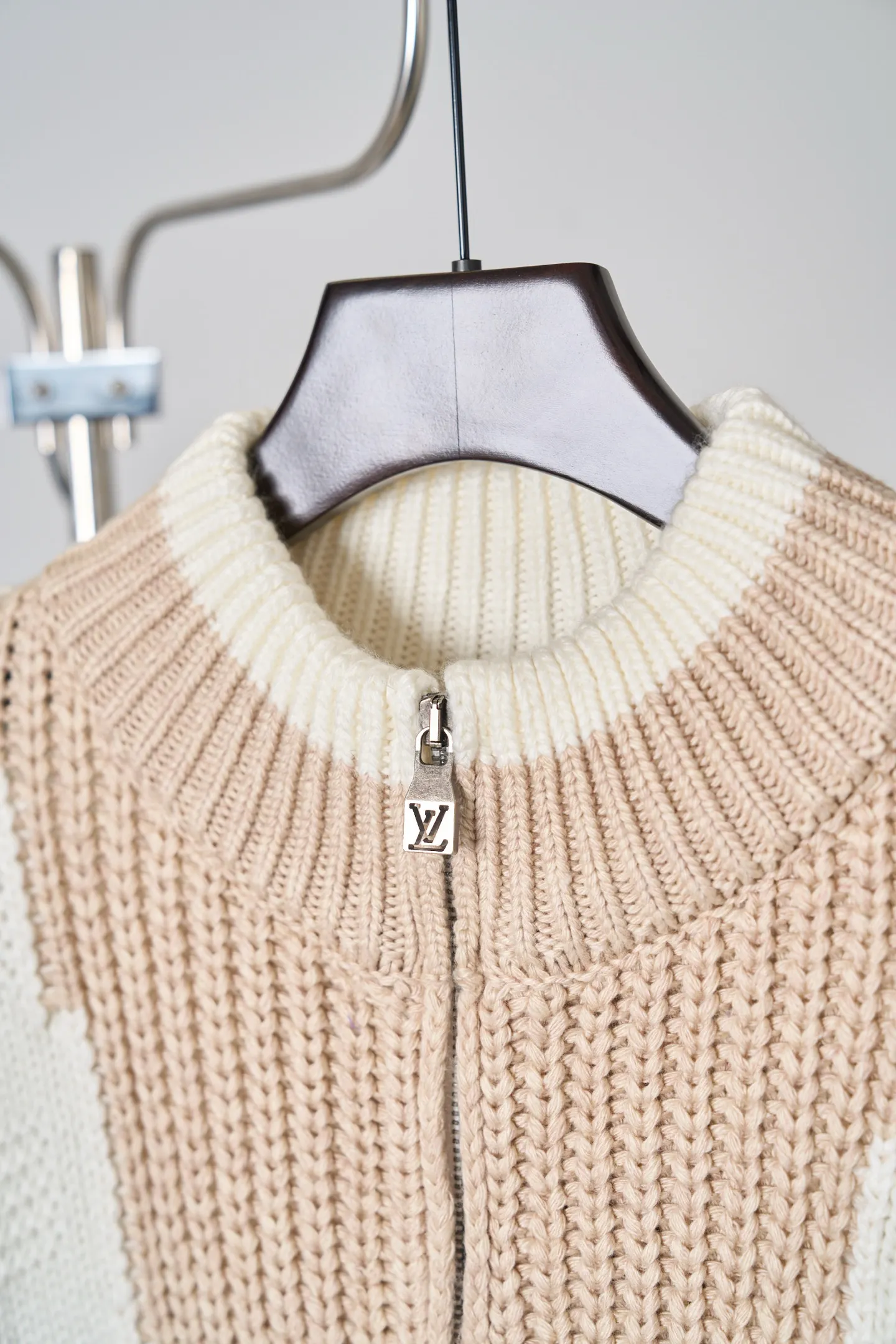 Color-Block Logo Embroidery Zip-Up Knit Jacket D37519116 — view 4
