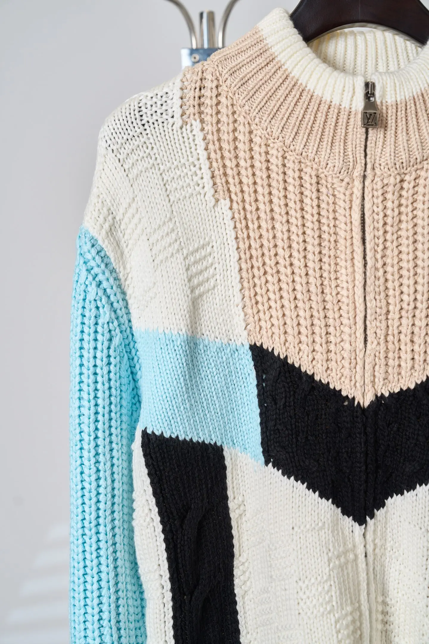 Color-Block Logo Embroidery Zip-Up Knit Jacket D37519116 — view 6