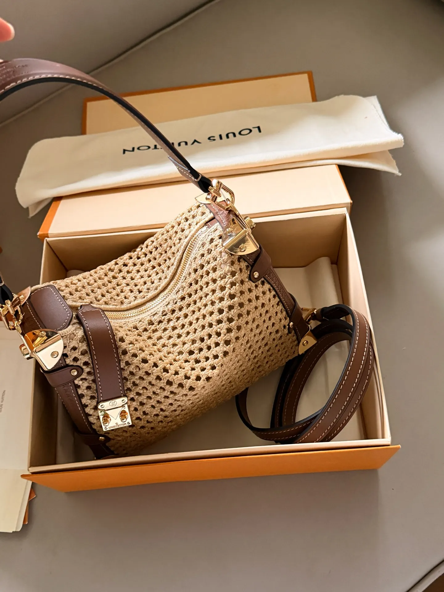 Trunkside Woven Shoulder Bag D37518202 — view 2