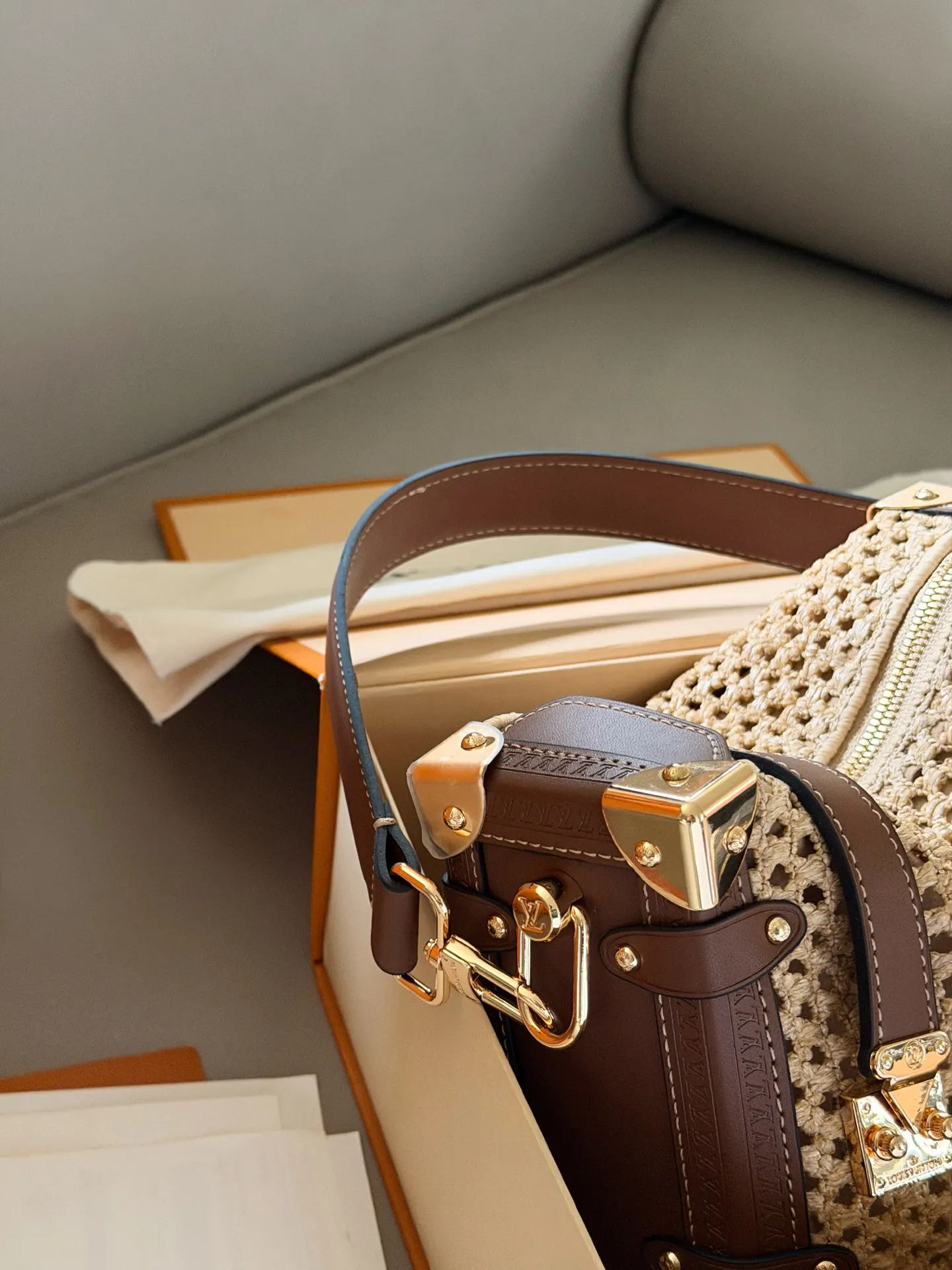 Trunkside Woven Shoulder Bag D37518202 — view 5