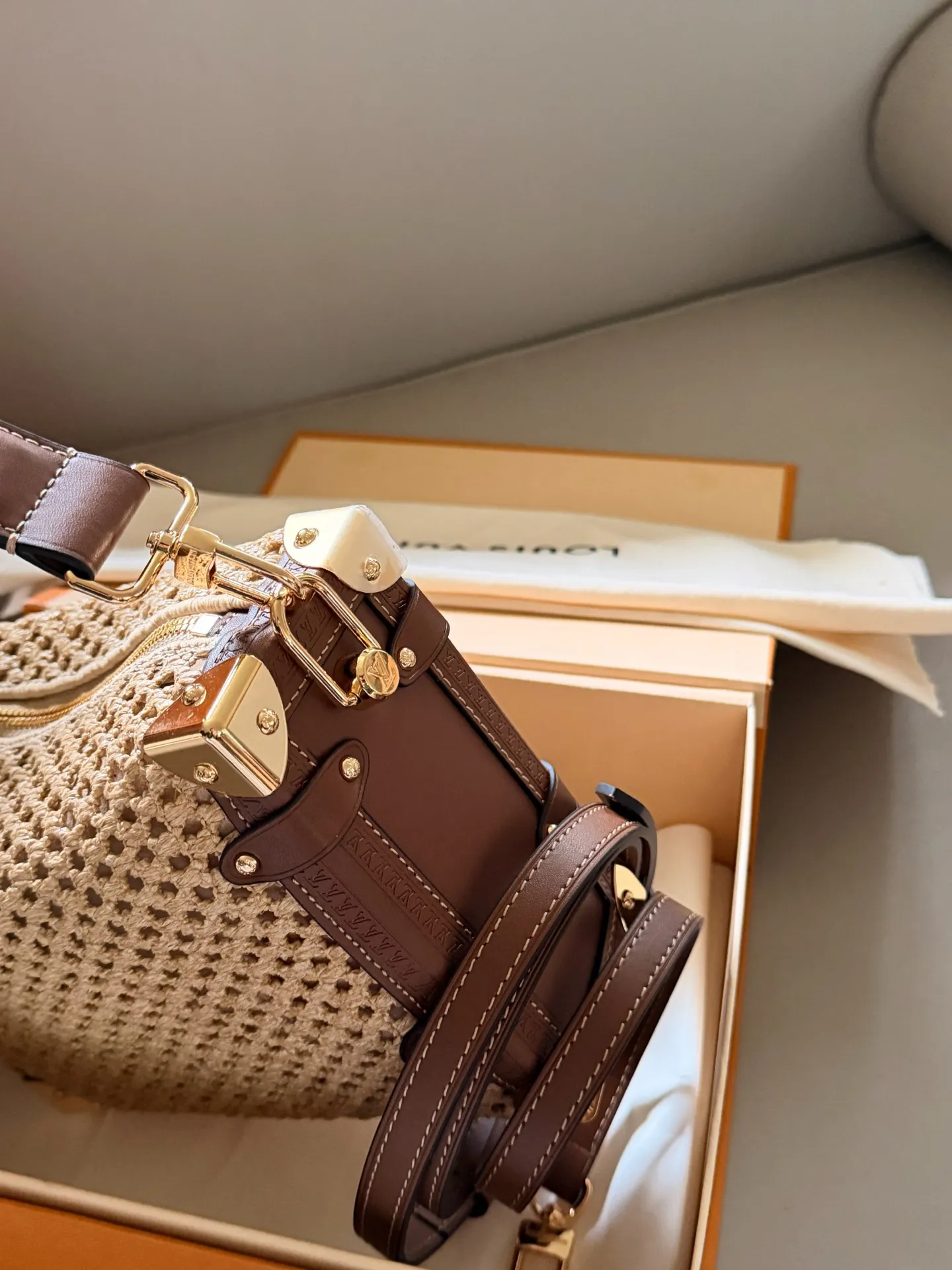 Trunkside Woven Shoulder Bag D37518202 — view 8