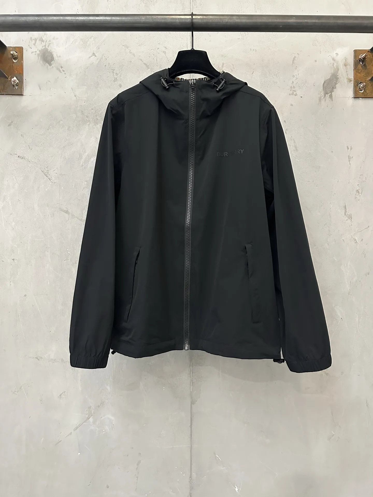 Logo Print Hooded Windbreaker Jacket D38020483