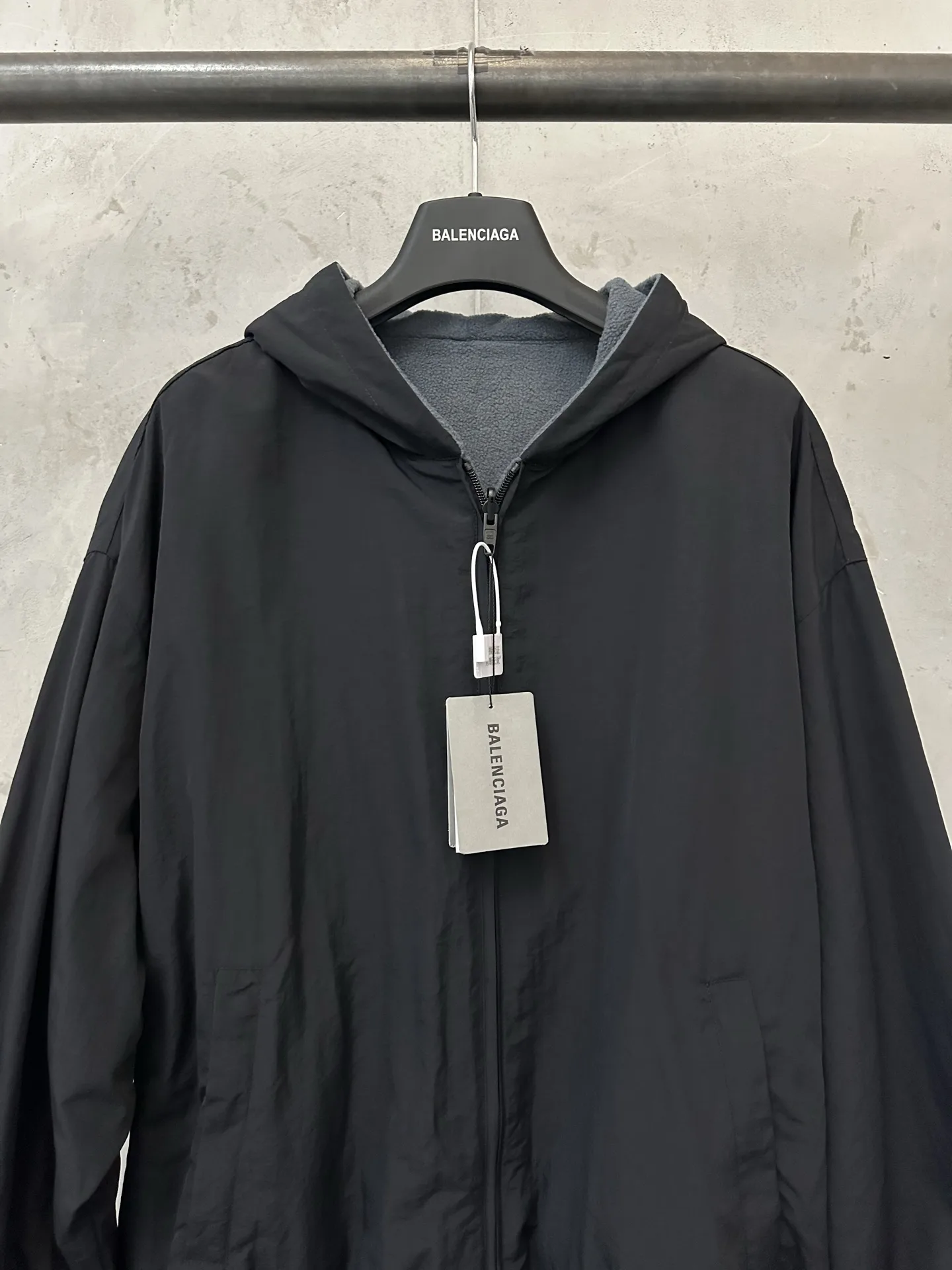 Reversible Logo-Embroidered Hooded Jacket D38022255 — view 5