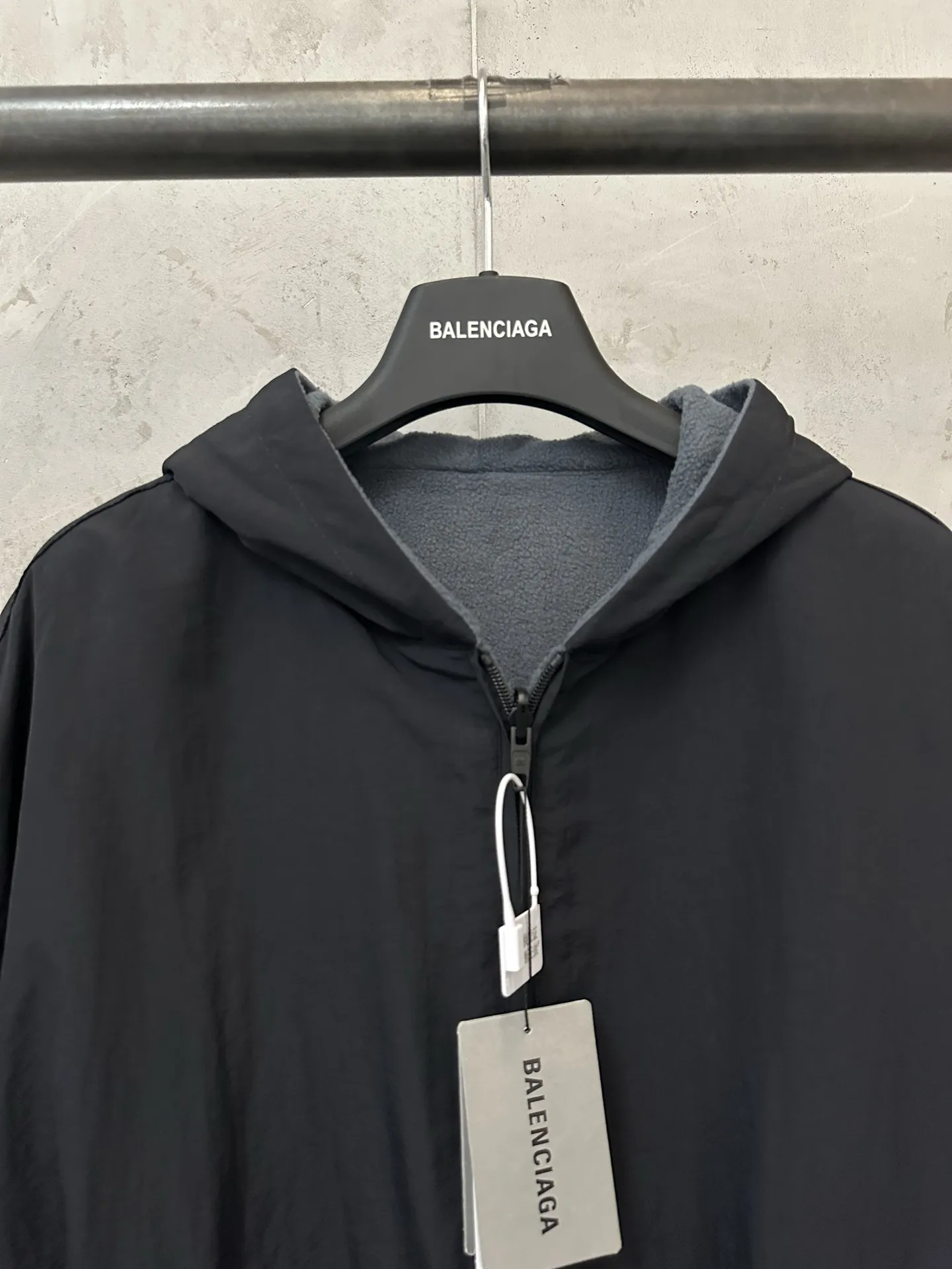 Reversible Logo-Embroidered Hooded Jacket D38022255 — view 7
