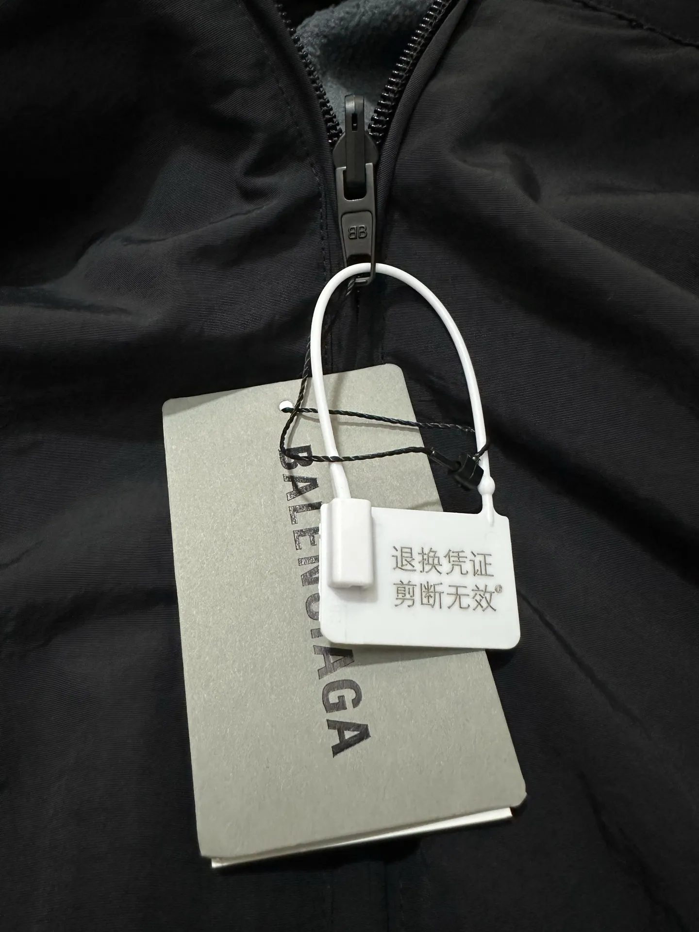 Reversible Logo-Embroidered Hooded Jacket D38022255 — view 8
