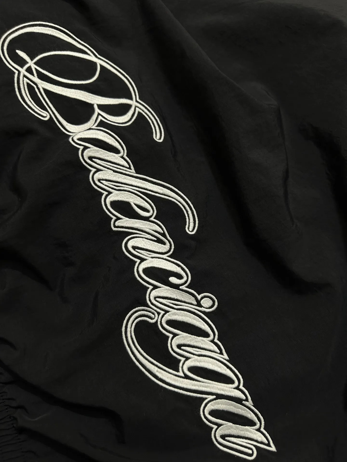 Reversible Logo-Embroidered Hooded Jacket D38022255 — view 9