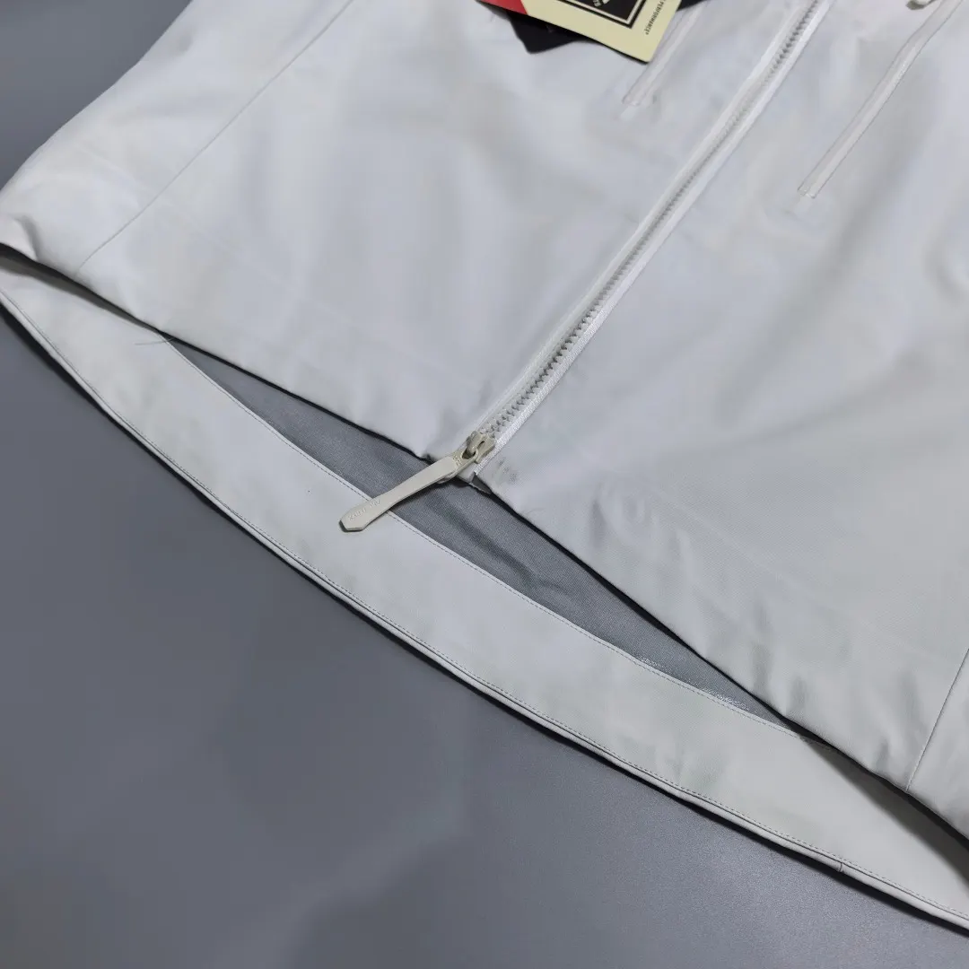 Alpha SV GORE-TEX Pro Hooded Shell Jacket D38018960 — view 8