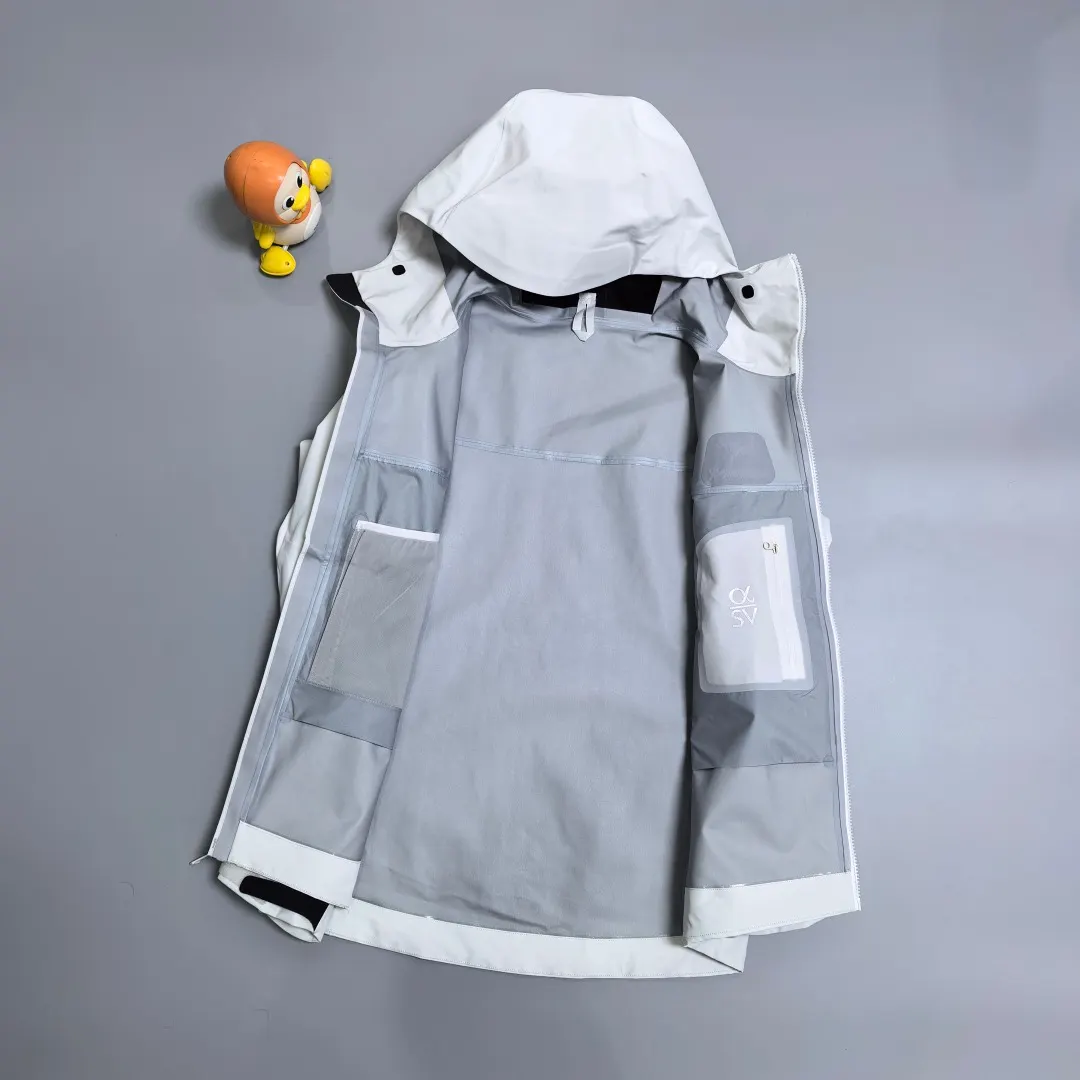 Alpha SV GORE-TEX Pro Hooded Shell Jacket D38018960 — view 9