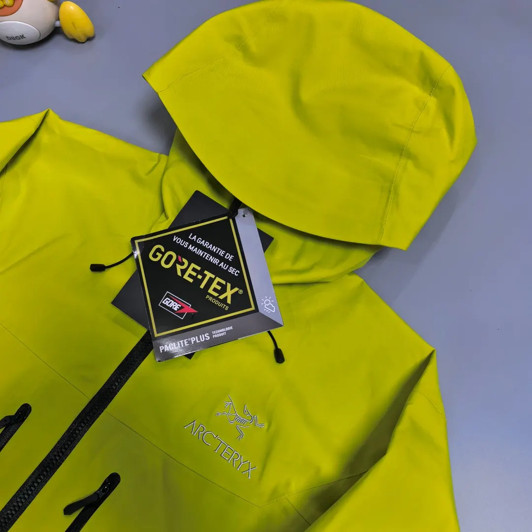 Alpha SV GORE-TEX Pro Hardshell Jacket D38018967 — view 2