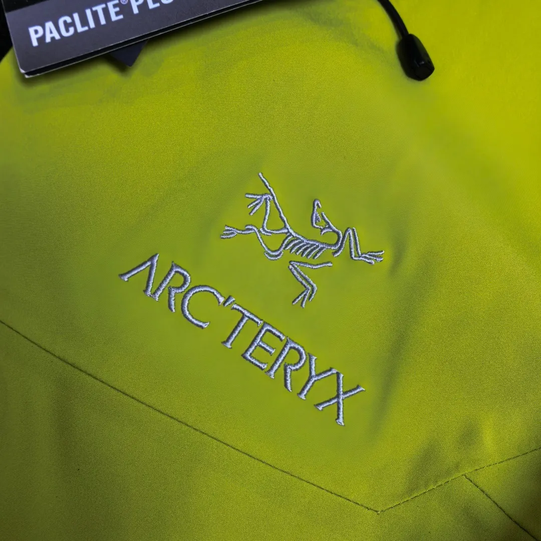Alpha SV GORE-TEX Pro Hardshell Jacket D38018967 — view 3