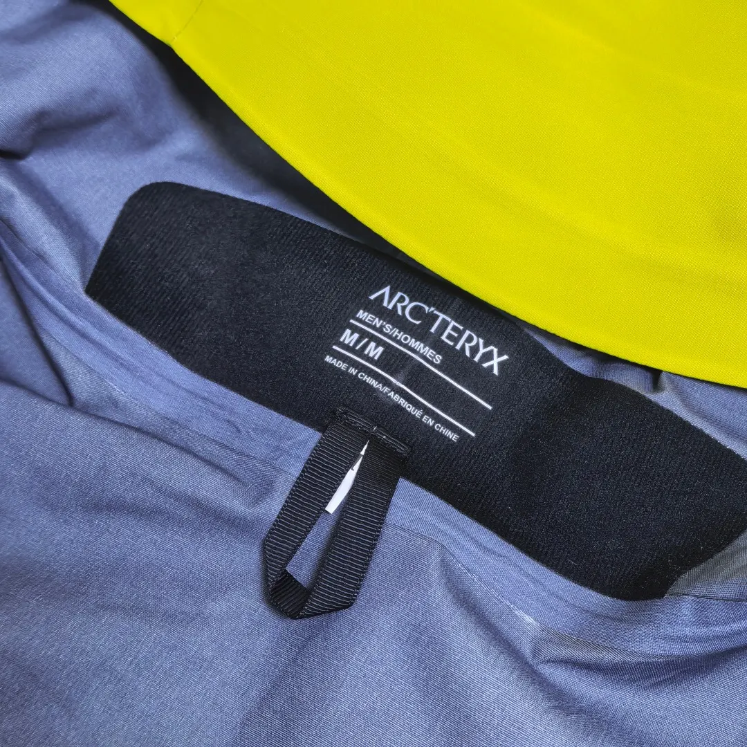 Alpha SV GORE-TEX Pro Hardshell Jacket D38018967 — view 10