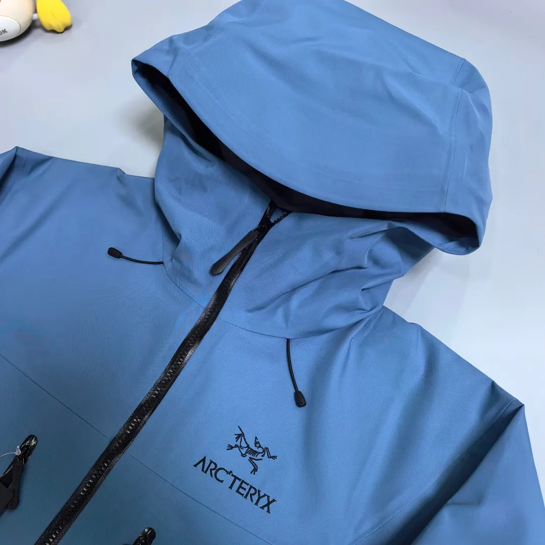 Alpha SV GORE-TEX Pro Hooded Shell Jacket D38018963 — view 2