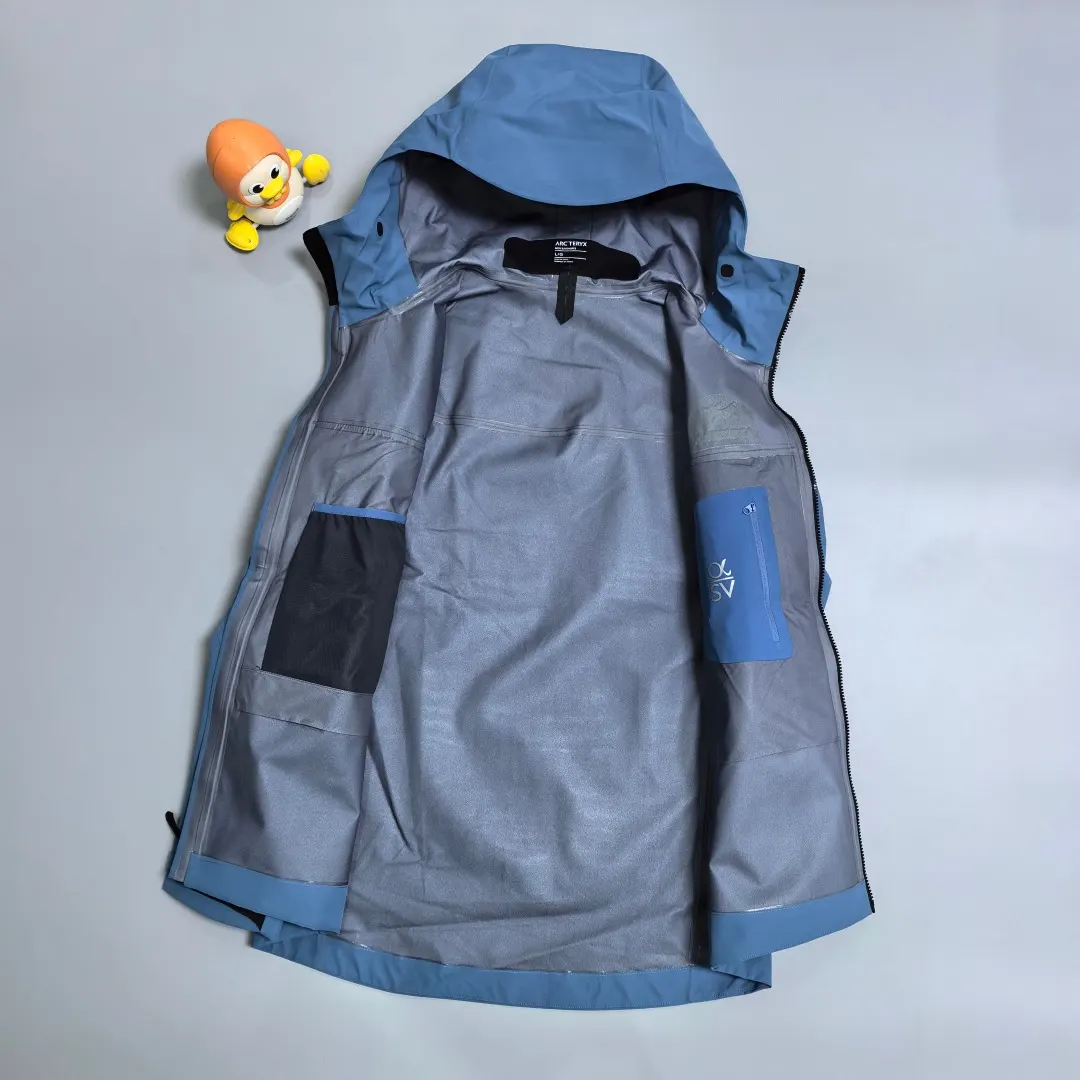 Alpha SV GORE-TEX Pro Hooded Shell Jacket D38018963 — view 9