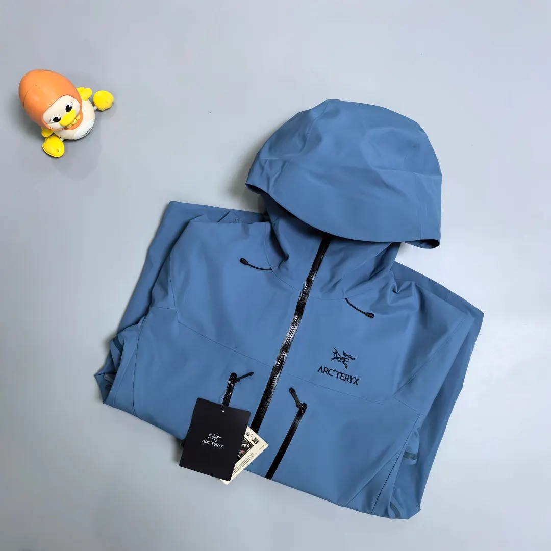 Alpha SV GORE-TEX Pro Hooded Shell Jacket D38018963 — view 14