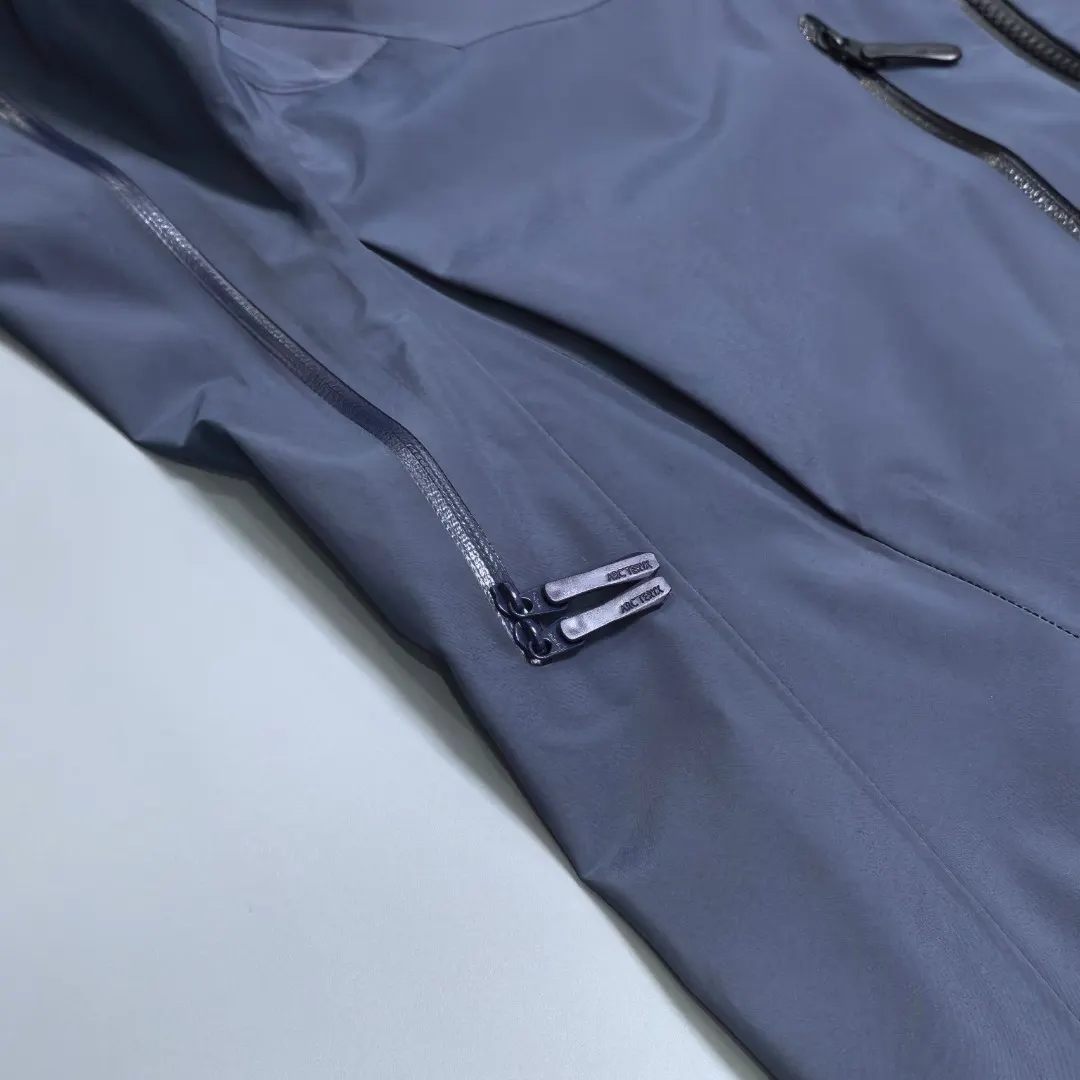 Alpha SV GORE-TEX Pro Hooded Shell Jacket D38018964 — view 7