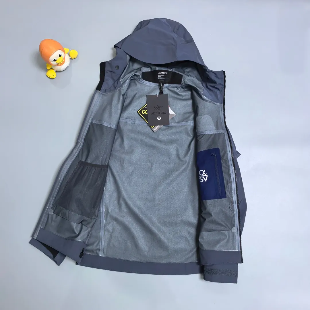 Alpha SV GORE-TEX Pro Hooded Shell Jacket D38018964 — view 9
