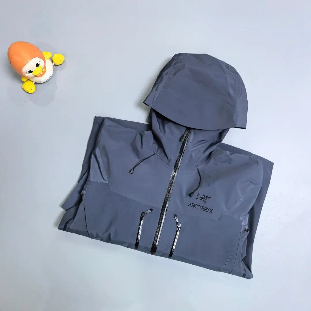 Alpha SV GORE-TEX Pro Hooded Shell Jacket D38018964 — view 14