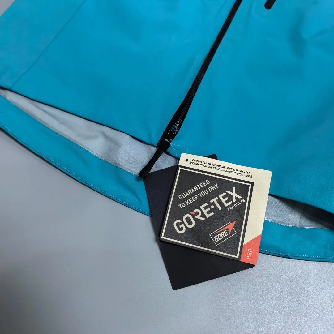 Alpha SV GORE-TEX Pro Hardshell Jacket D38018968 — view 8