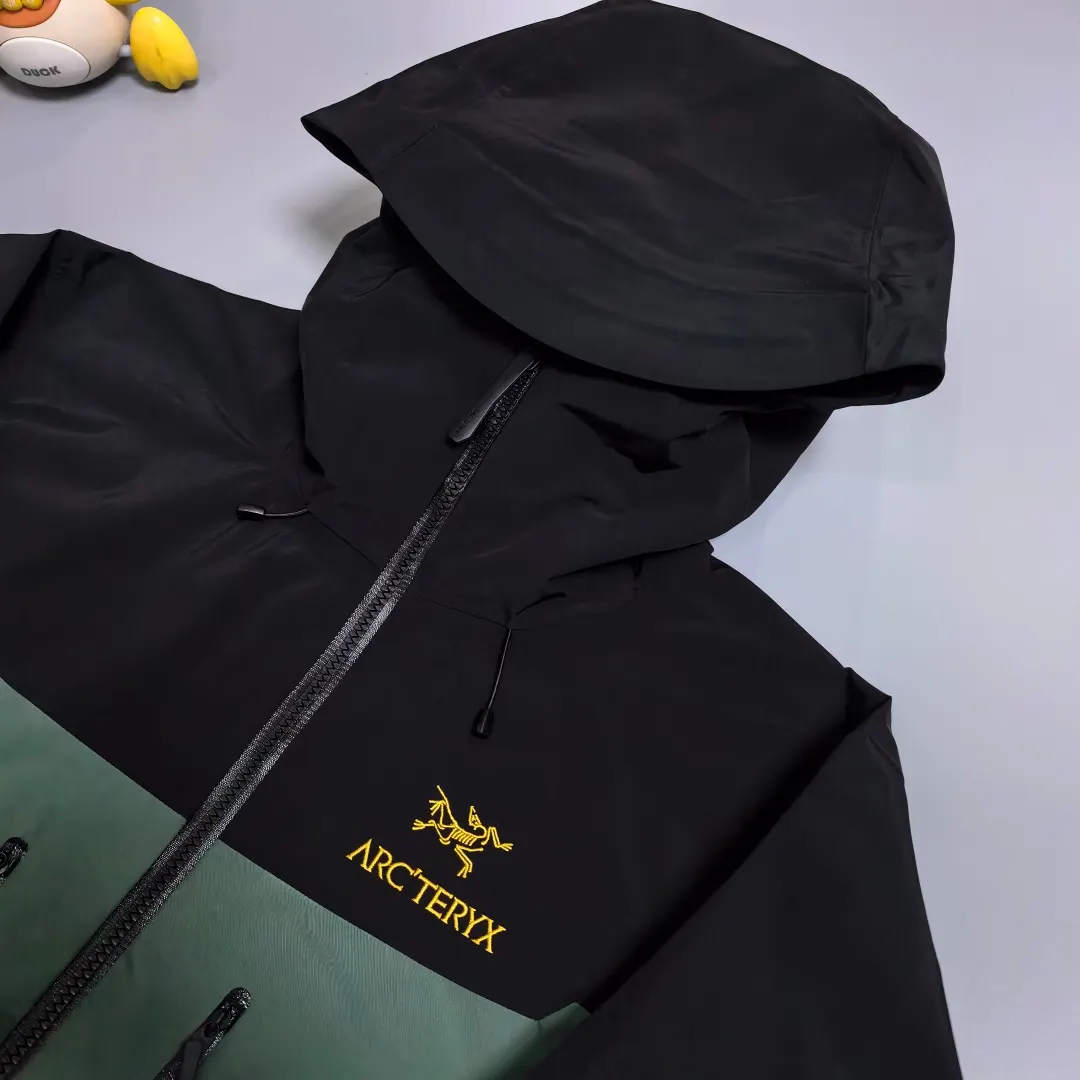 Alpha SV GORE-TEX Pro Hooded Shell Jacket D38018962 — view 2