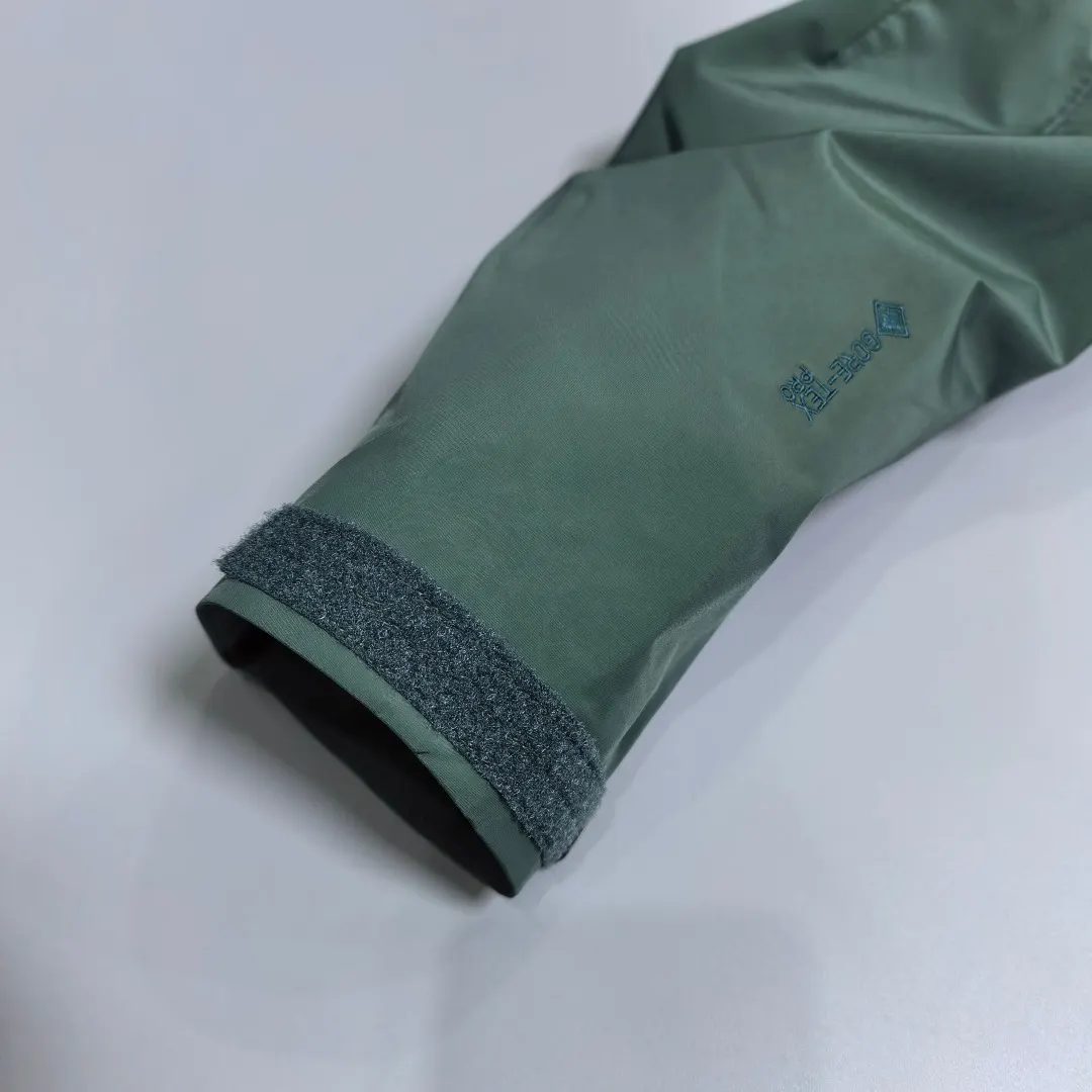 Alpha SV GORE-TEX Pro Hooded Shell Jacket D38018962 — view 5