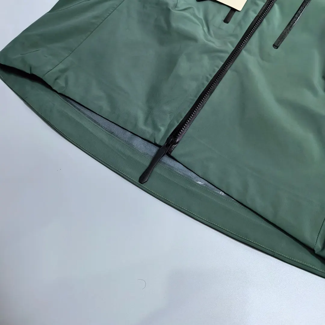 Alpha SV GORE-TEX Pro Hooded Shell Jacket D38018962 — view 8
