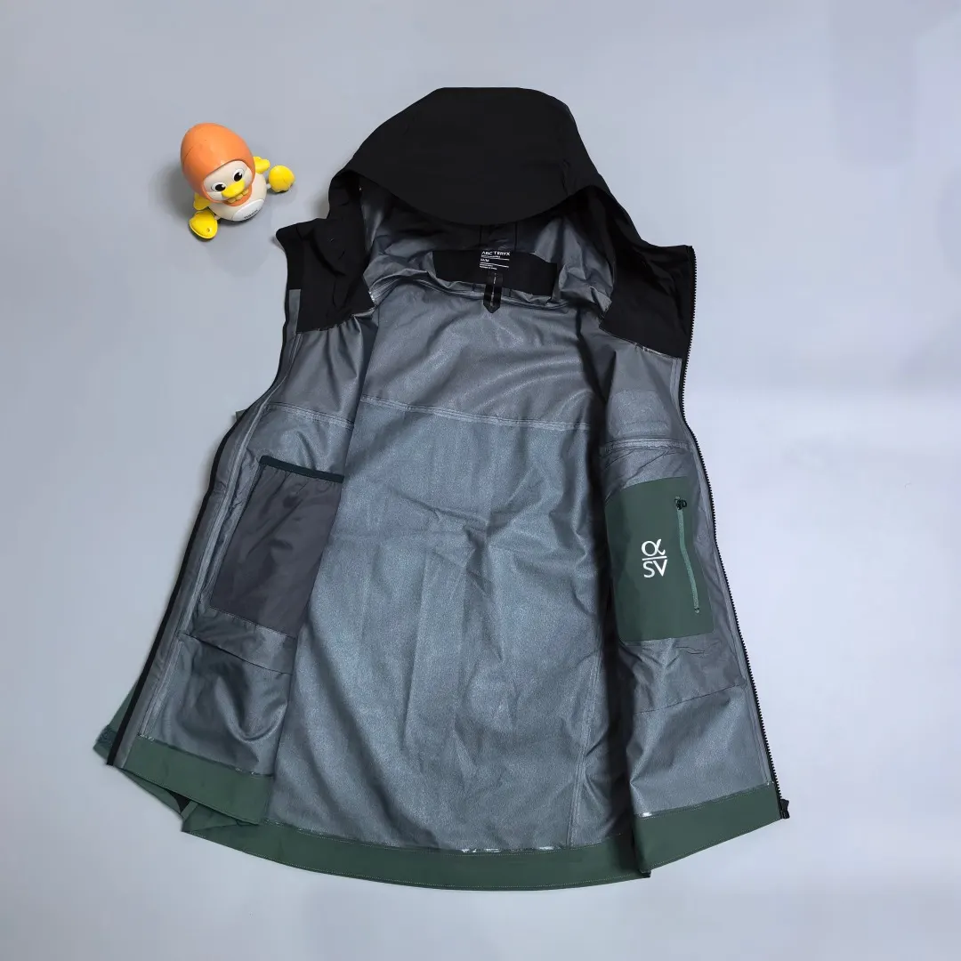 Alpha SV GORE-TEX Pro Hooded Shell Jacket D38018962 — view 9