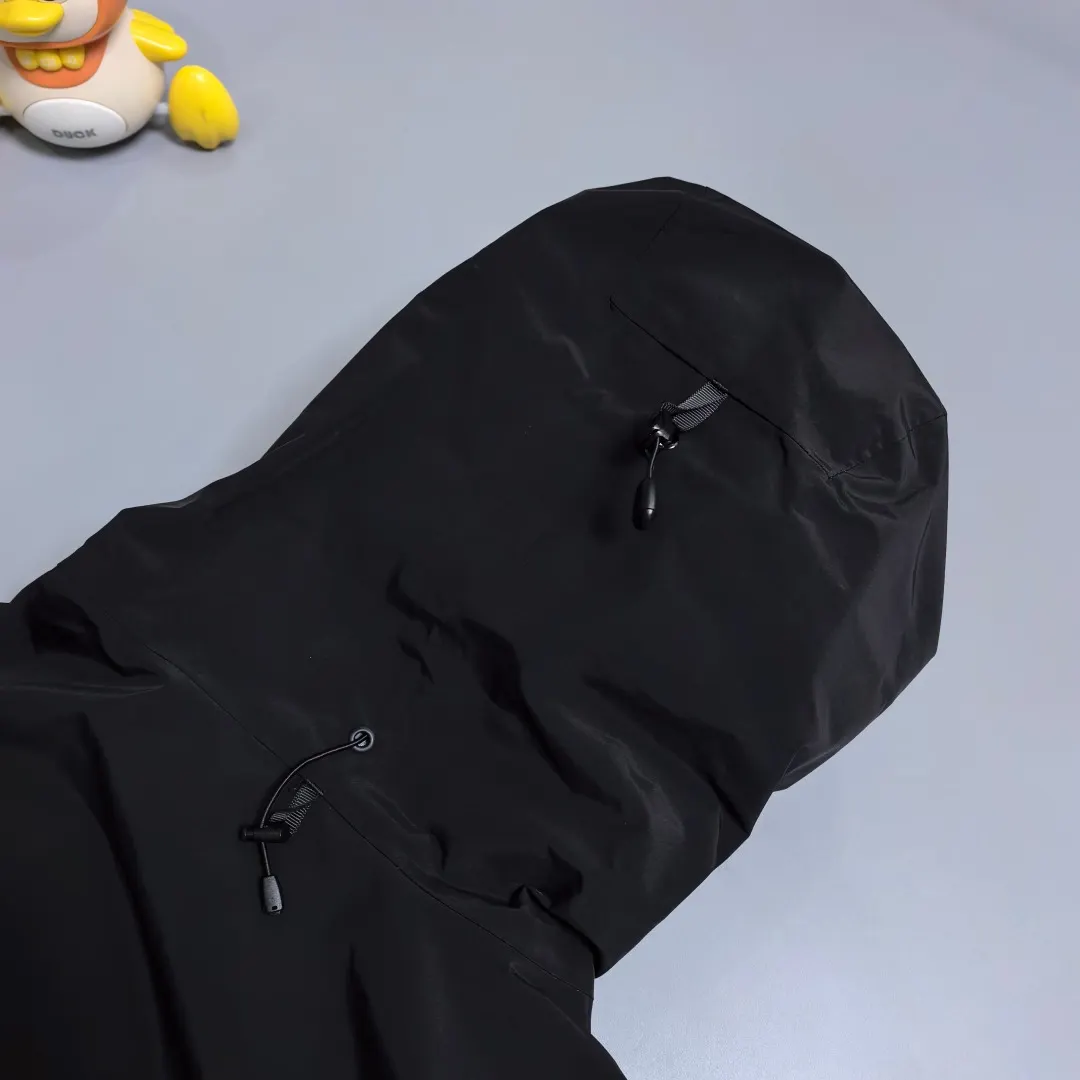 Alpha SV GORE-TEX Pro Hooded Shell Jacket D38018962 — view 13