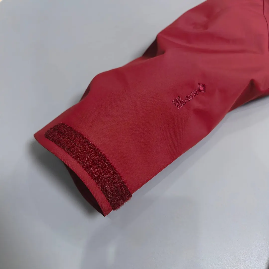 Alpha SV GORE-TEX Pro Hooded Shell Jacket D38018966 — view 6