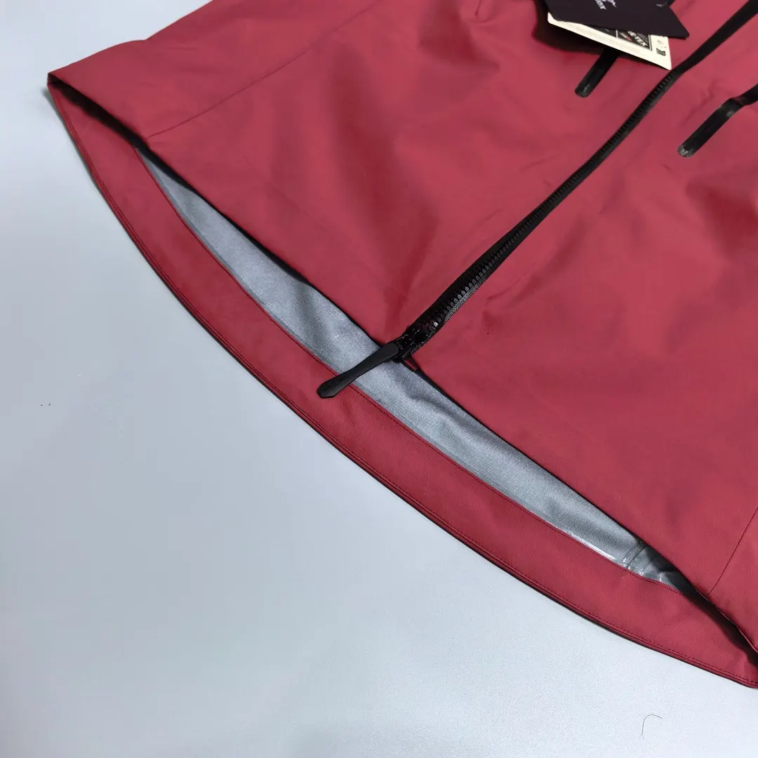 Alpha SV GORE-TEX Pro Hooded Shell Jacket D38018966 — view 8