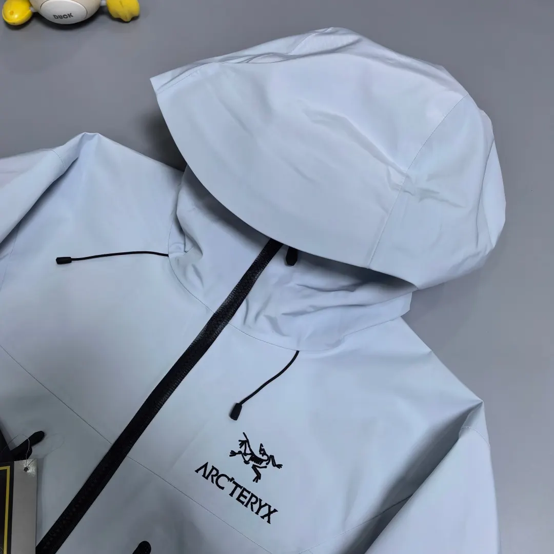 Alpha SV GORE-TEX Pro Hooded Shell Jacket D38018965 — view 2