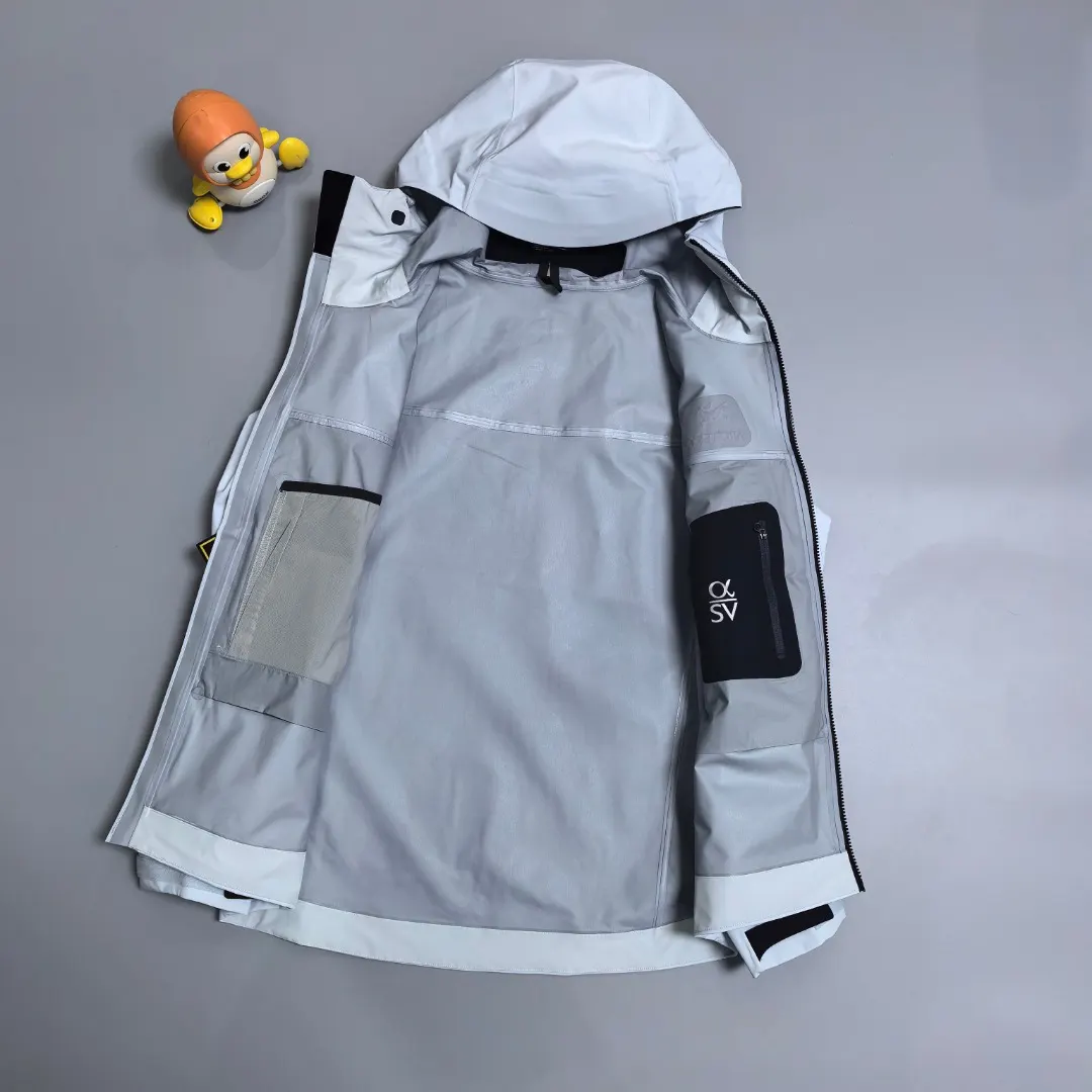 Alpha SV GORE-TEX Pro Hooded Shell Jacket D38018965 — view 9