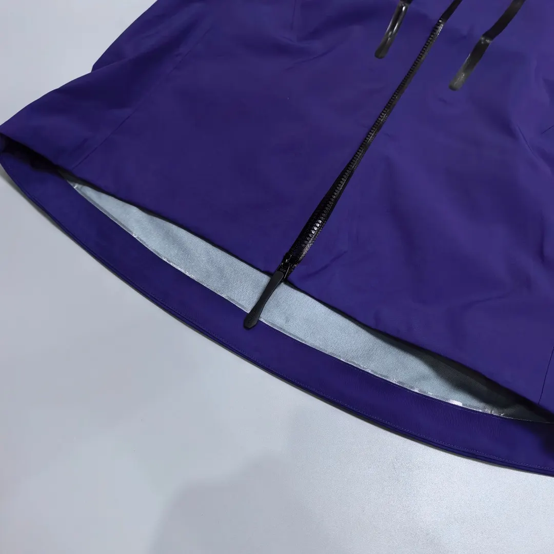 Alpha SV GORE-TEX Pro Hooded Shell Jacket D38018961 — view 8