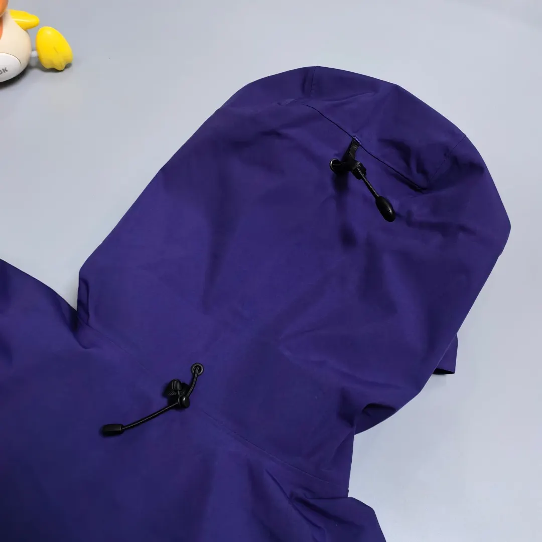 Alpha SV GORE-TEX Pro Hooded Shell Jacket D38018961 — view 13