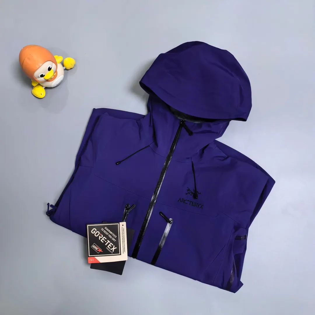 Alpha SV GORE-TEX Pro Hooded Shell Jacket D38018961 — view 14