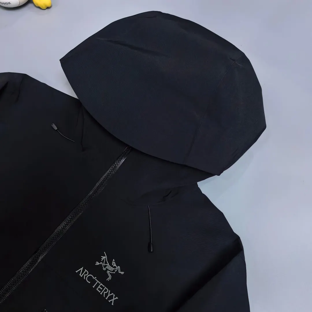 Alpha SV GORE-TEX Pro Hardshell Jacket D38018969 — view 2