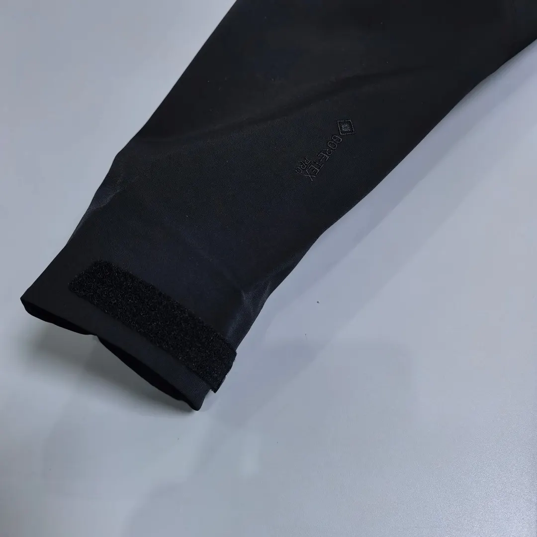 Alpha SV GORE-TEX Pro Hardshell Jacket D38018969 — view 5
