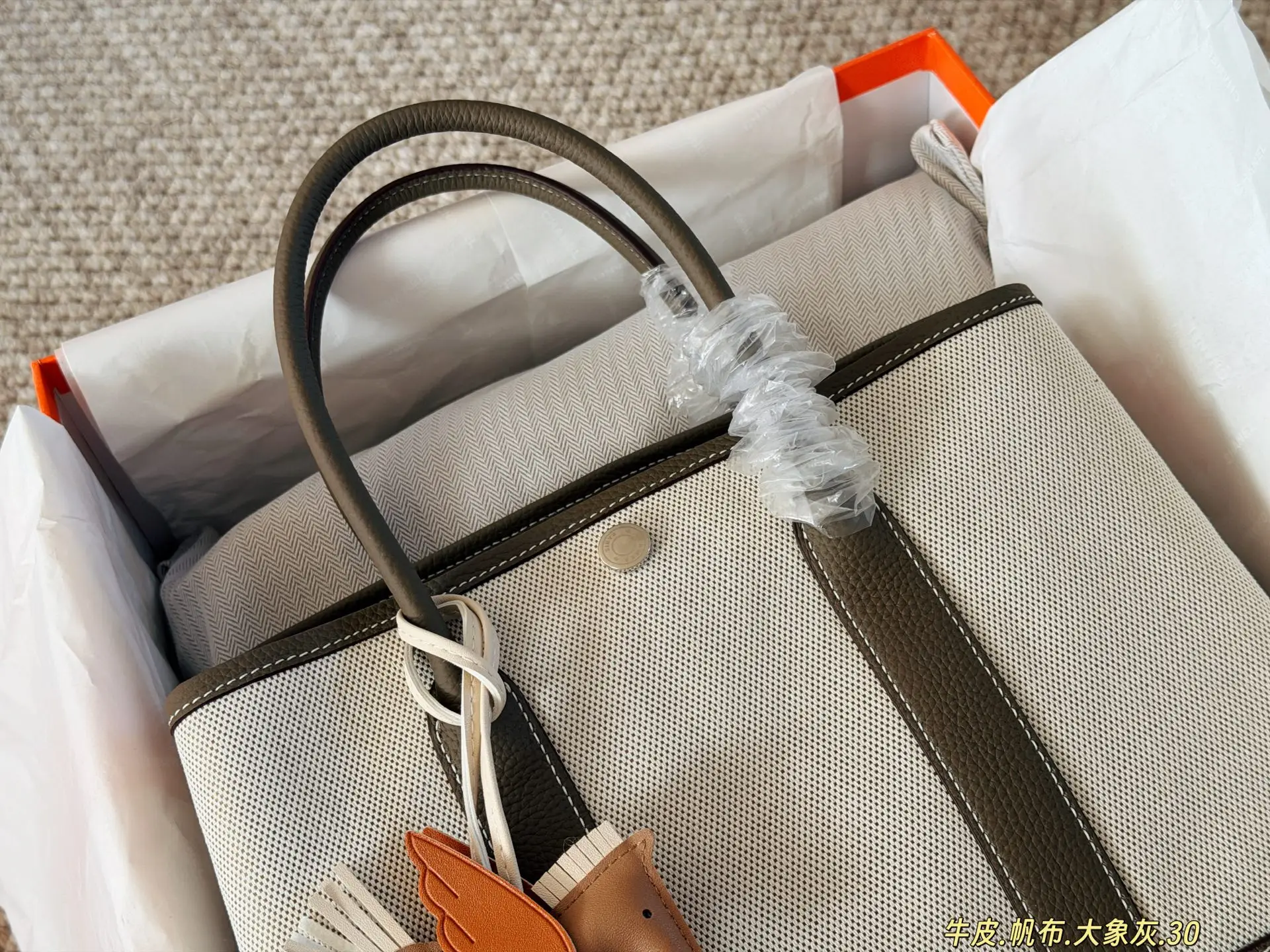 Garden Party Canvas & Leather Tote Bag D38018435 — view 11