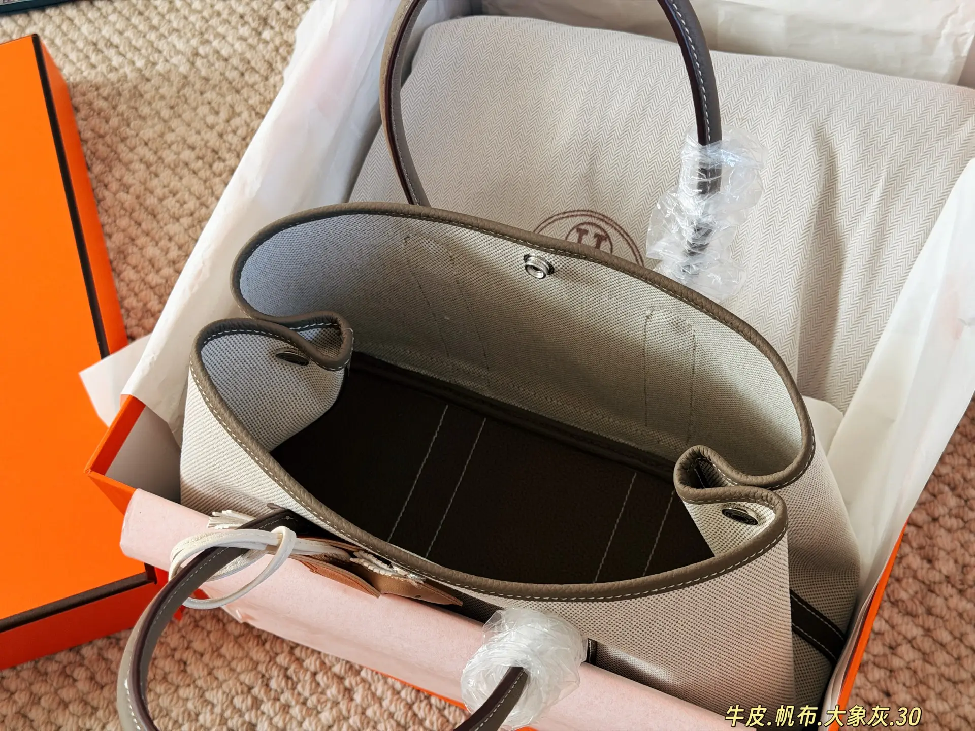 Garden Party Canvas & Leather Tote Bag D38018435 — view 15